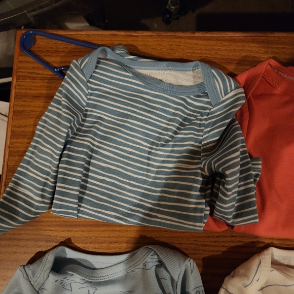 4 PC set of long sleeve onsies - Picture 2 of 4